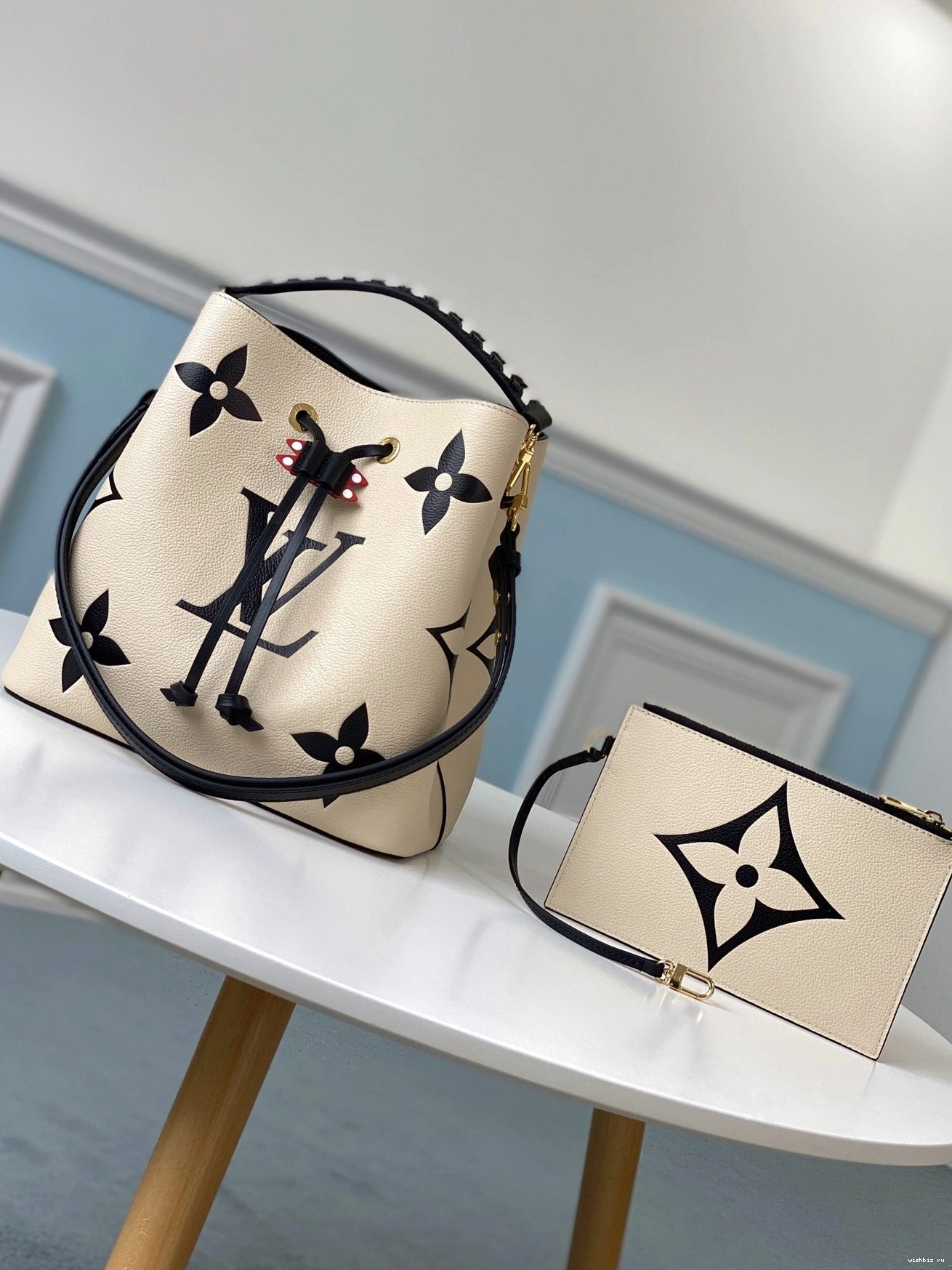 WIS VUITTON NÉONOÉ LOUIS 0217